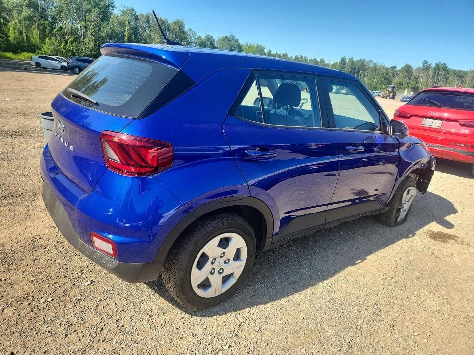2024 HYUNDAI VENUE SE 3