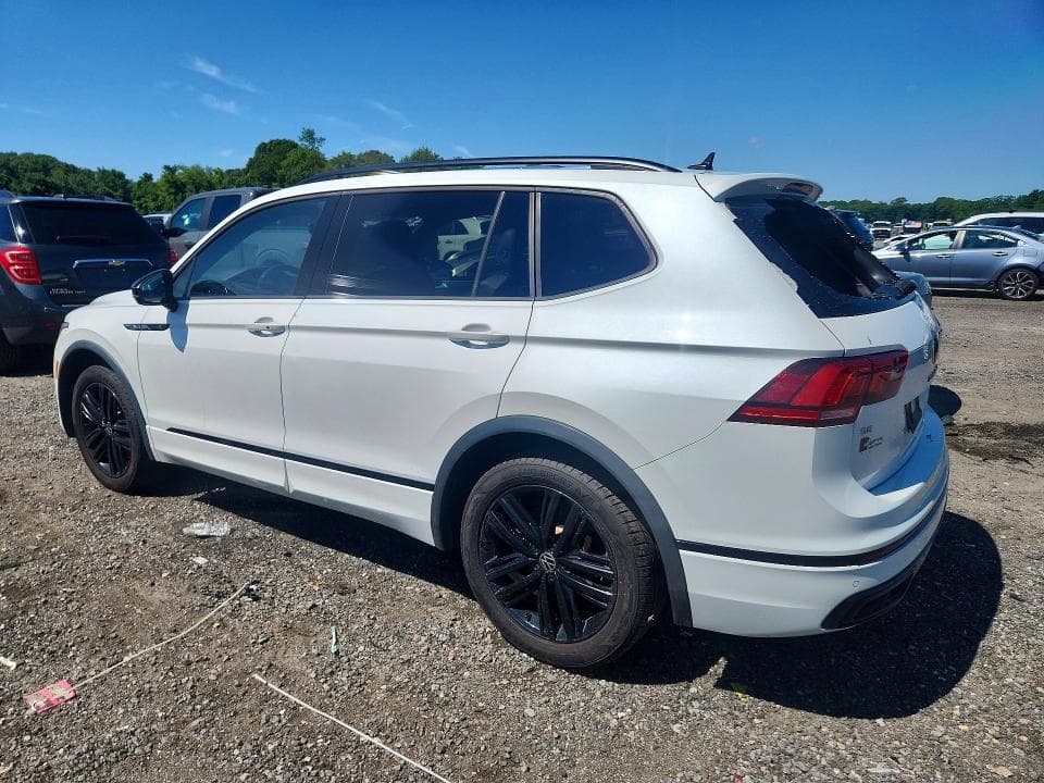 2022 VOLKSWAGEN TIGUAN SE R-LINE BLACK 2