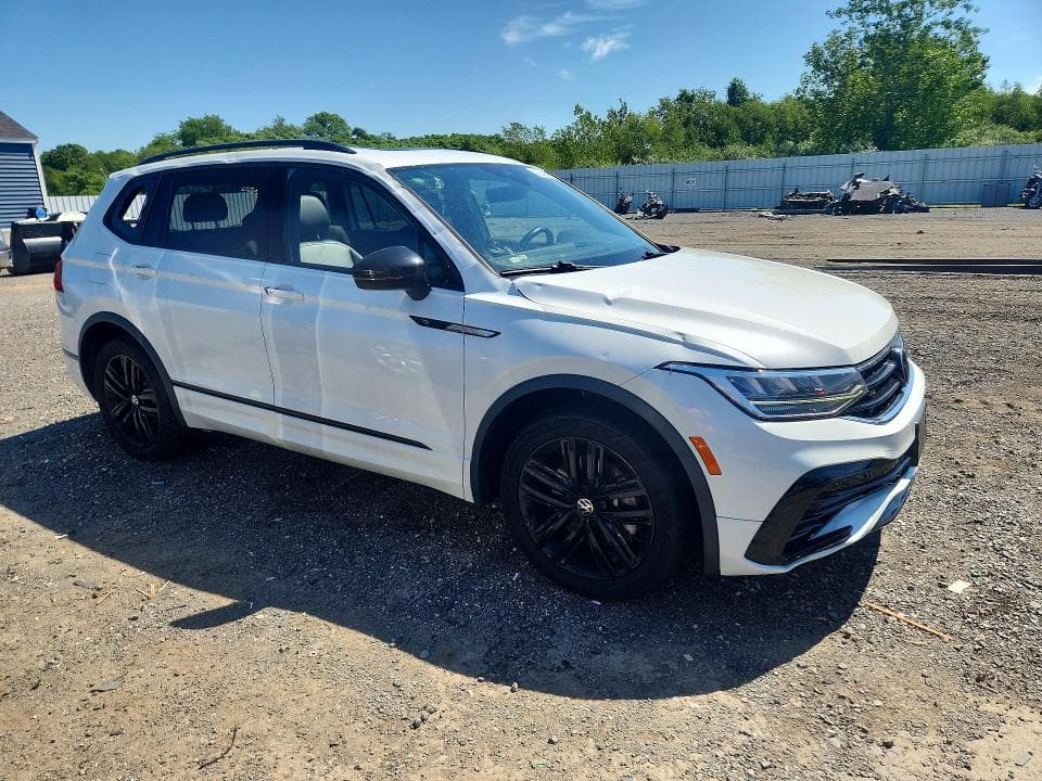 2022 VOLKSWAGEN TIGUAN SE R-LINE BLACK 4