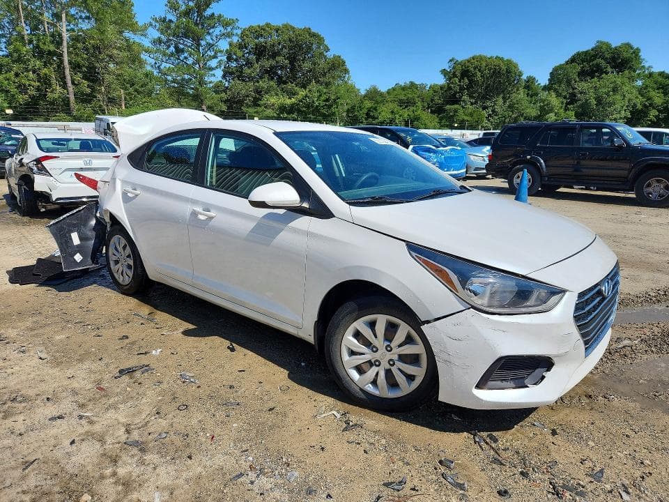 2022 HYUNDAI ACCENT SE 4