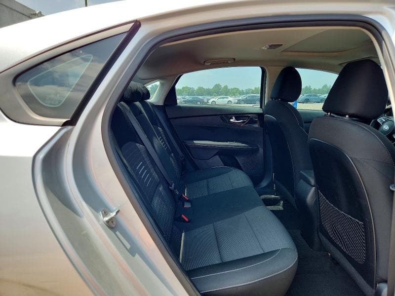 2019 KIA FORTE S 10