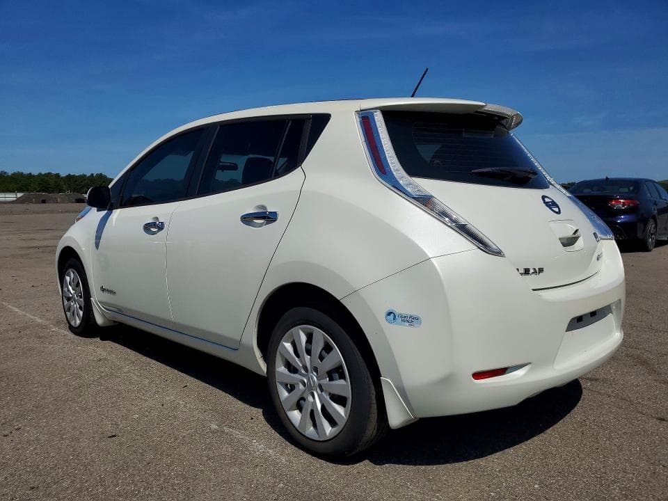 2017 NISSAN LEF 2