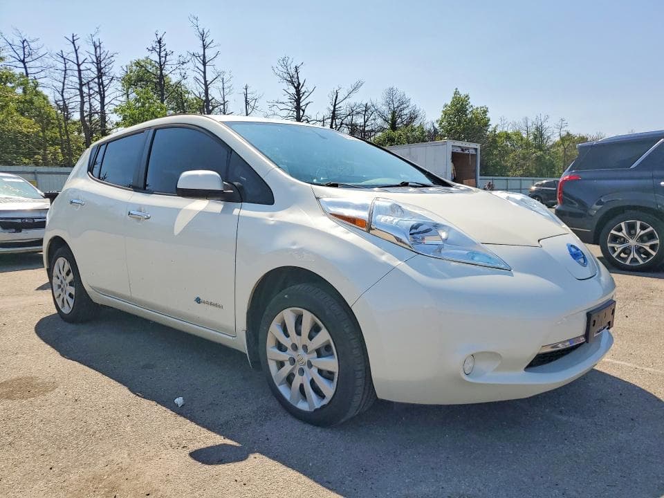 2017 NISSAN LEF 4