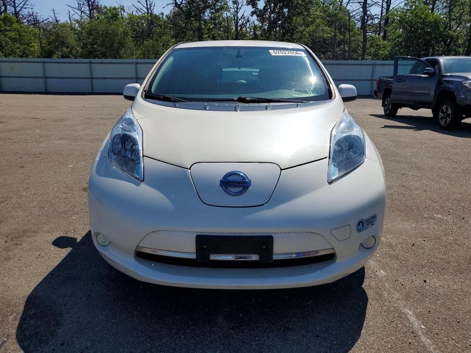 2017 NISSAN LEF 5
