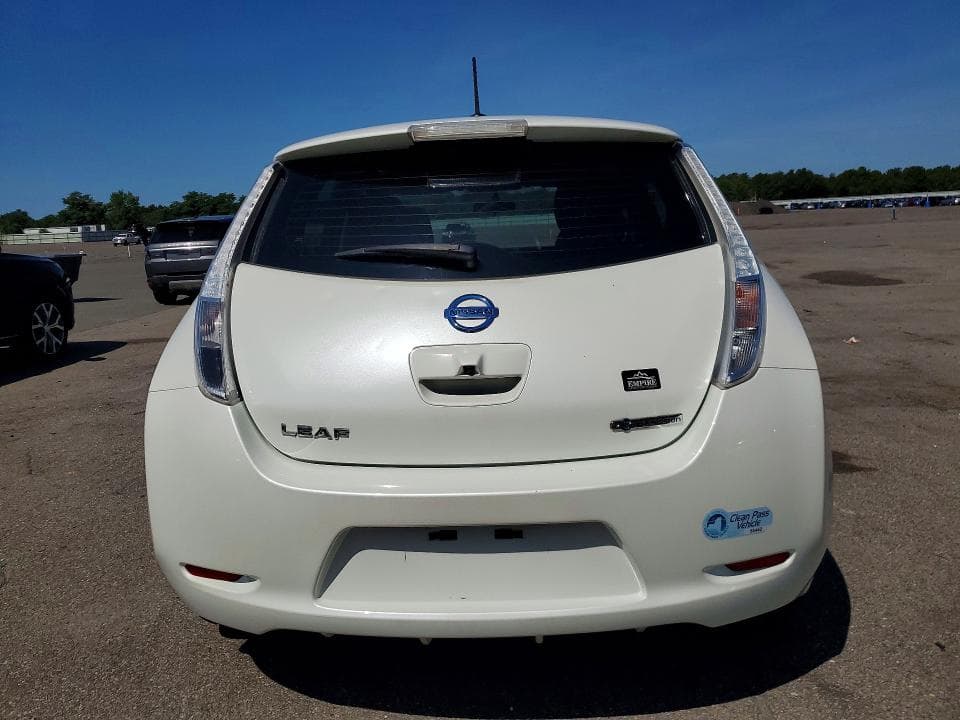2017 NISSAN LEF 6