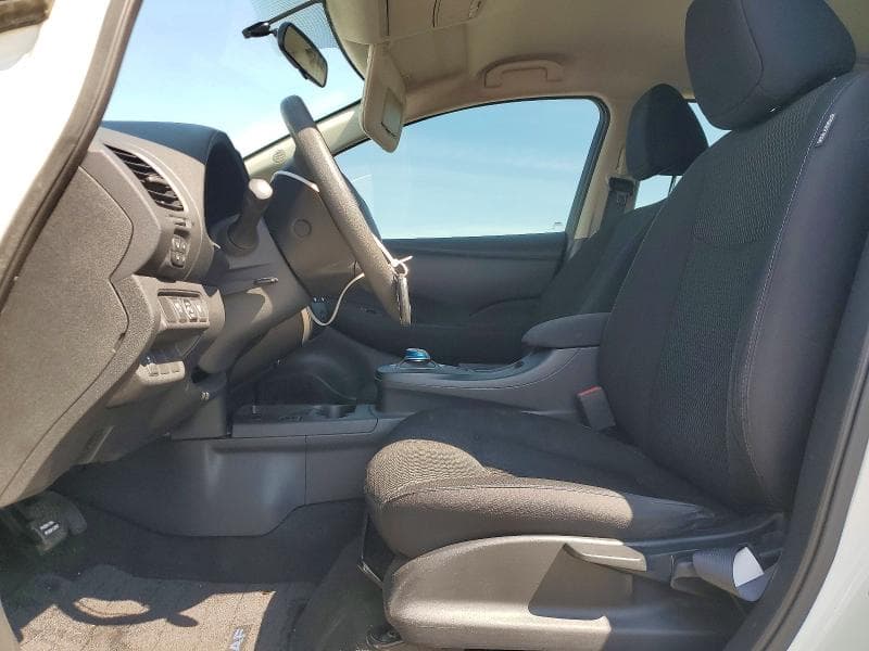 2017 NISSAN LEF 7