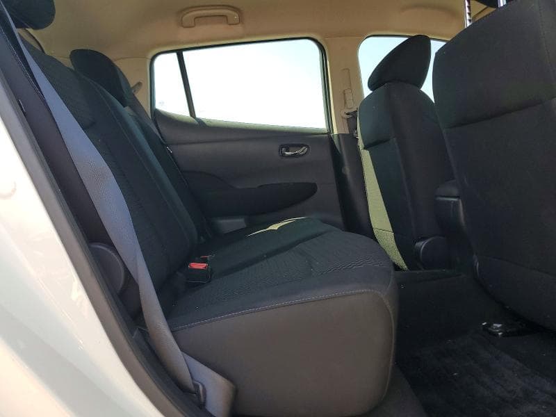 2017 NISSAN LEF 10