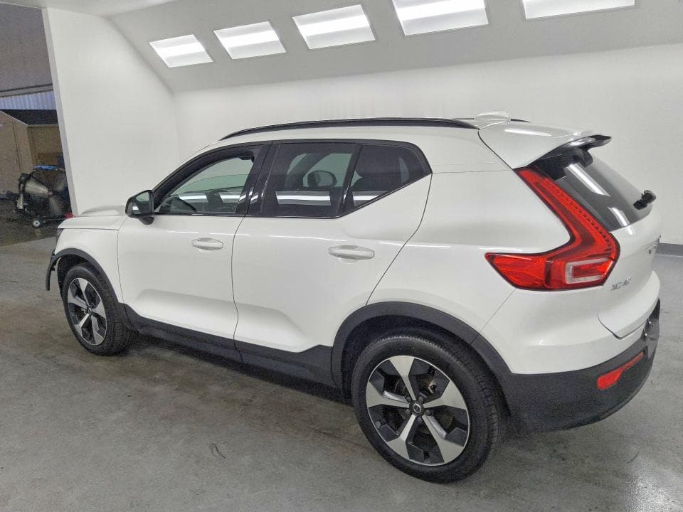 2024 VOLVO XC40 CORE 2