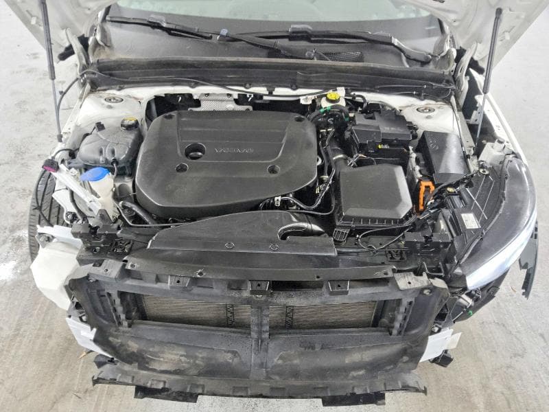 2024 VOLVO XC40 CORE 12