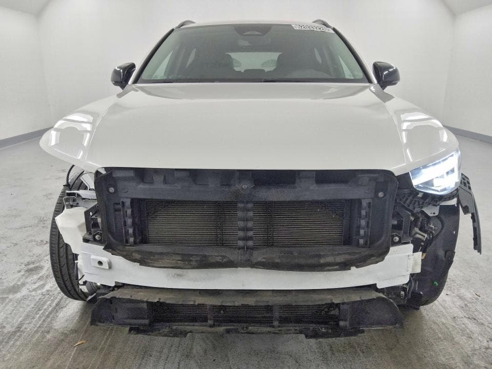 2024 VOLVO XC40 CORE 5