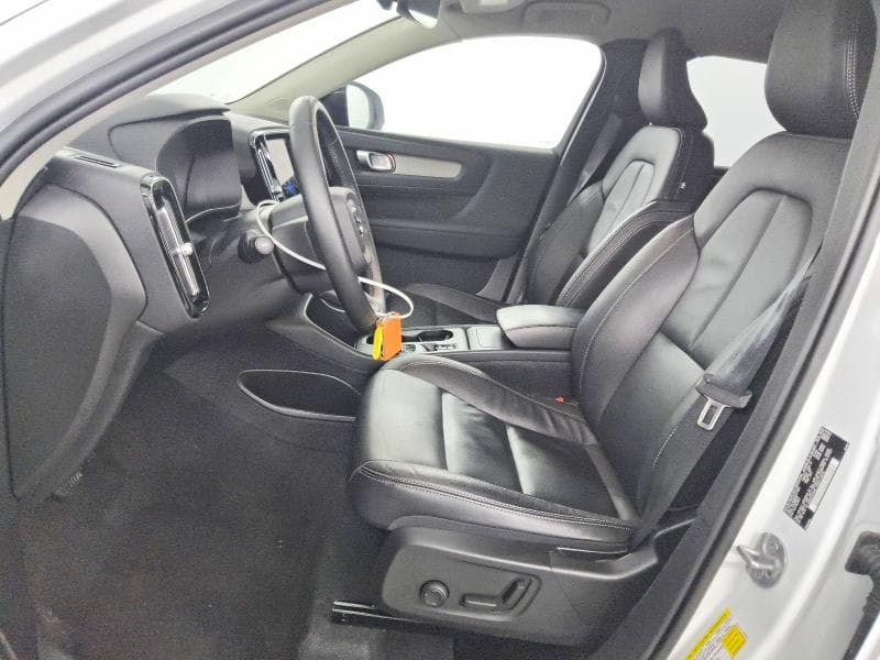 2024 VOLVO XC40 CORE 7