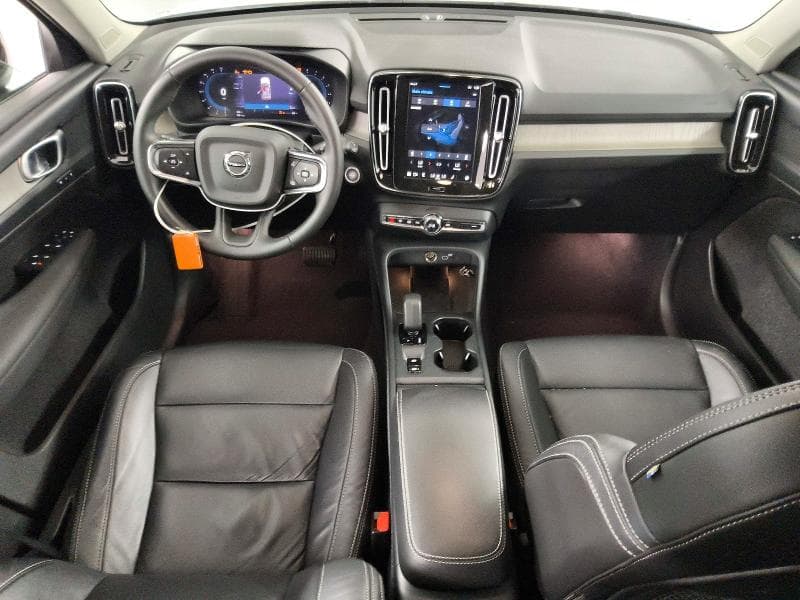 2024 VOLVO XC40 CORE 8