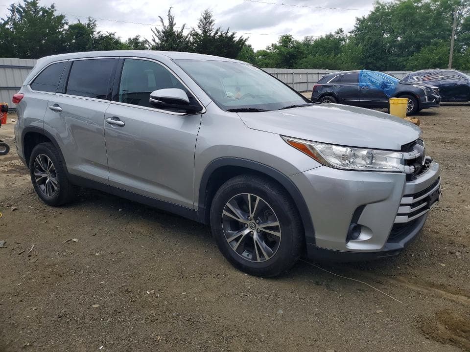 2019 TOYOTA HIGHLANDER LE 4