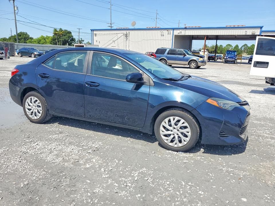 2018 TOYOTA COROLLA LE 4