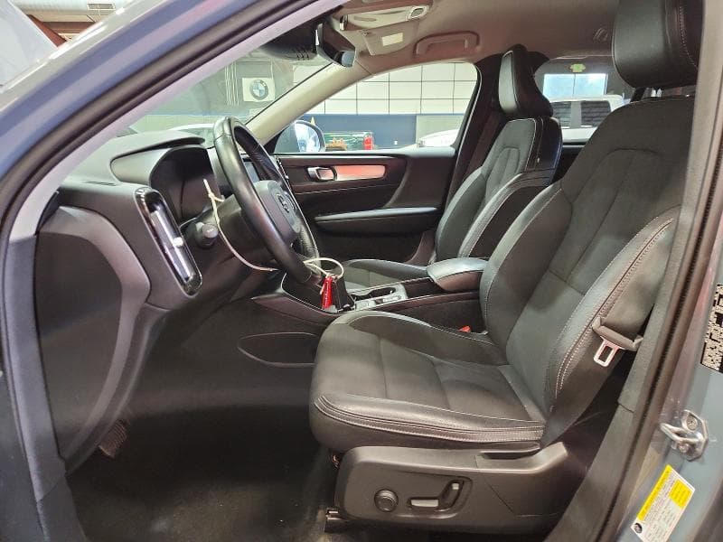 2020 VOLVO XC40 T5 MOMENTUM T5 MOMENTUM 8