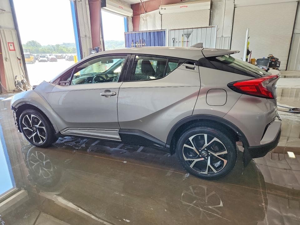 2018 TOYOTA C-HR XLE PREMIUM 2