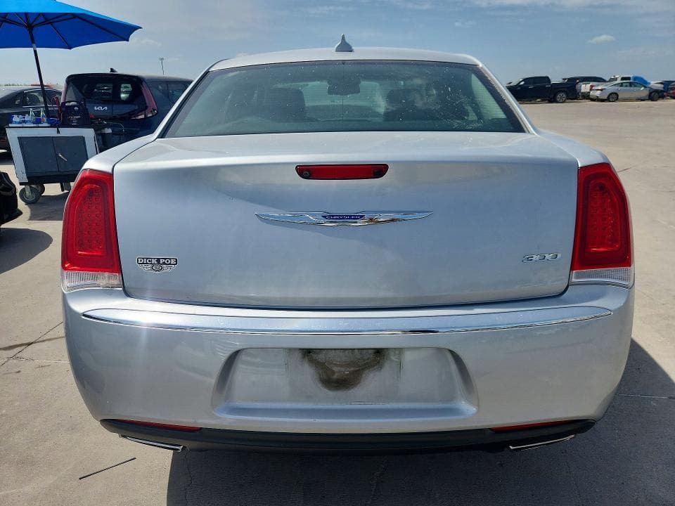 2020 CHRYSLER 300 LIMITED 6