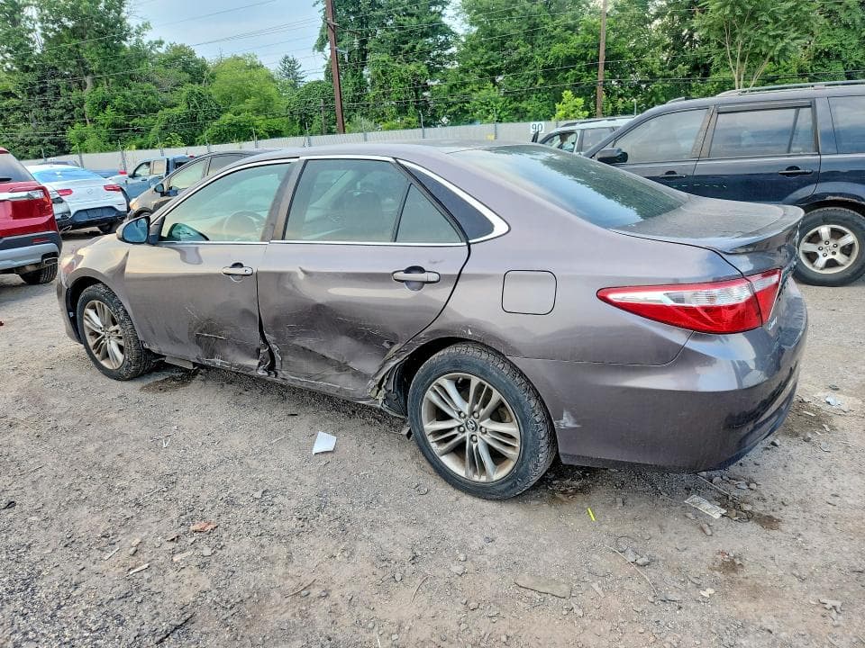 2017 TOYOTA CAMRY SE 2