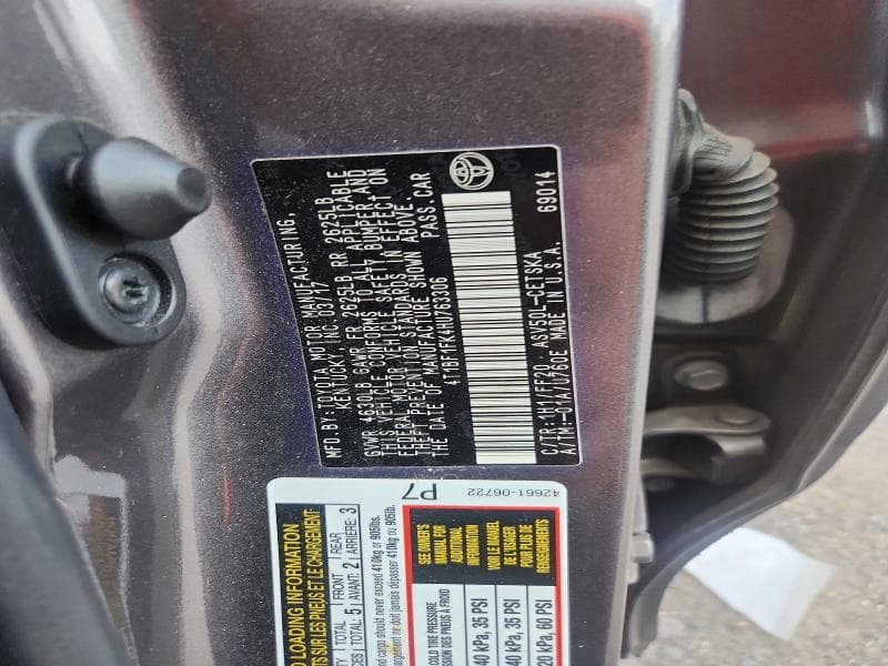 2017 TOYOTA CAMRY SE 13