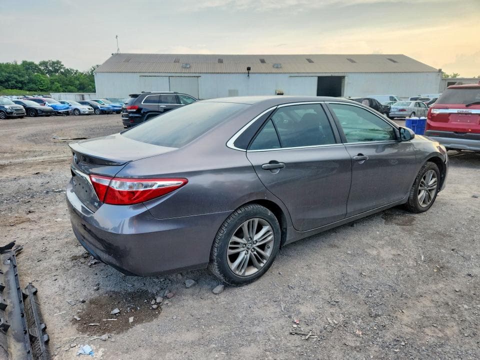 2017 TOYOTA CAMRY SE 3