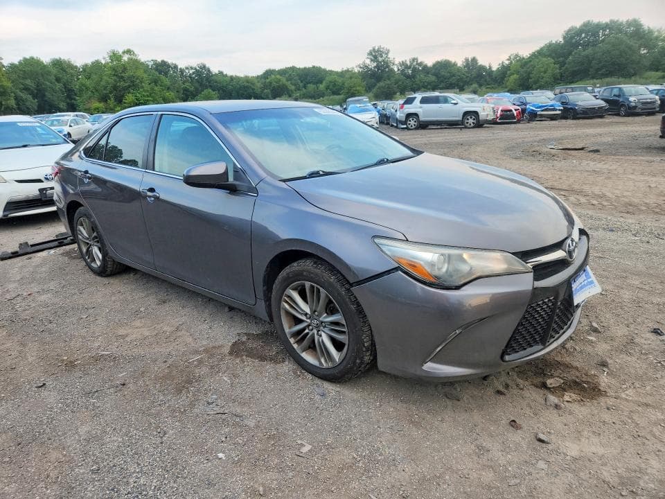 2017 TOYOTA CAMRY SE 4