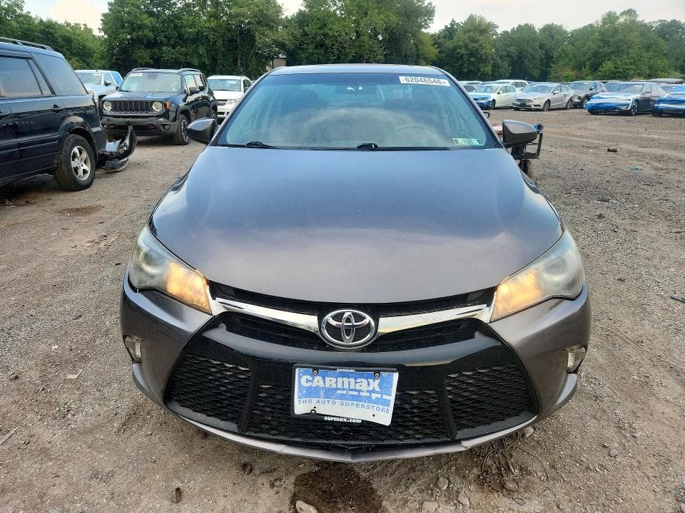 2017 TOYOTA CAMRY SE 5