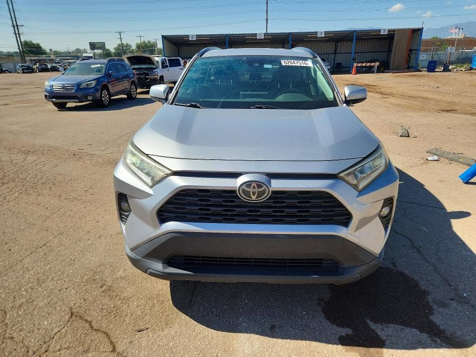 2019 TOYOTA RAV4 XLE 5