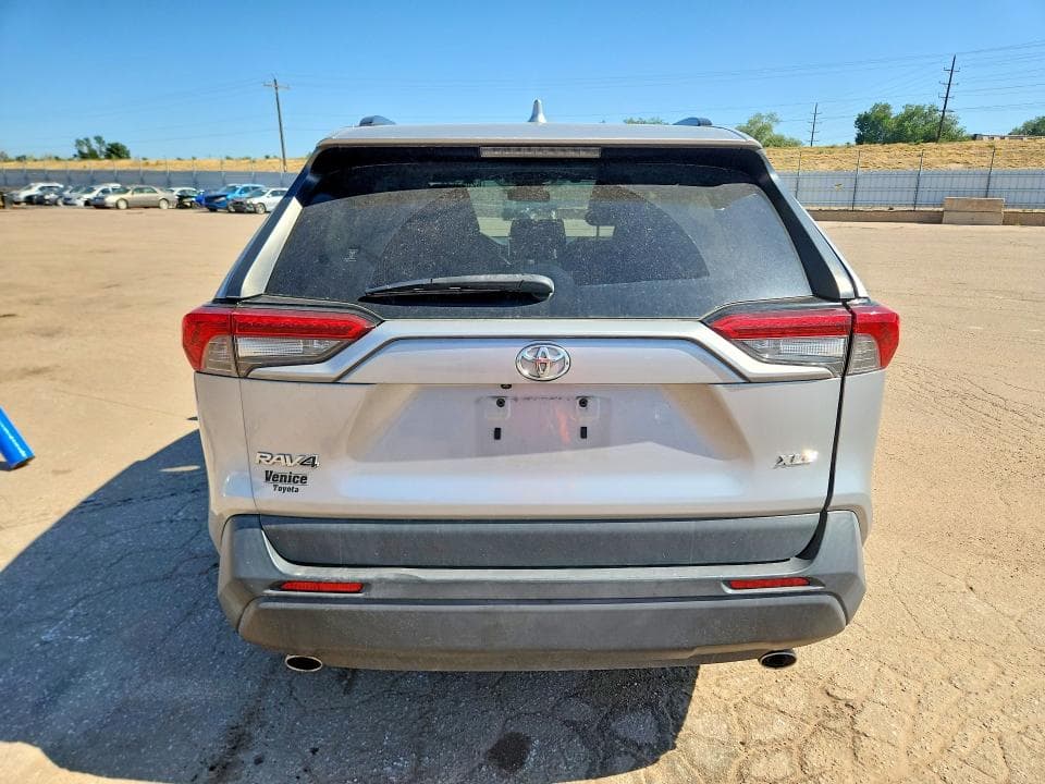 2019 TOYOTA RAV4 XLE 6