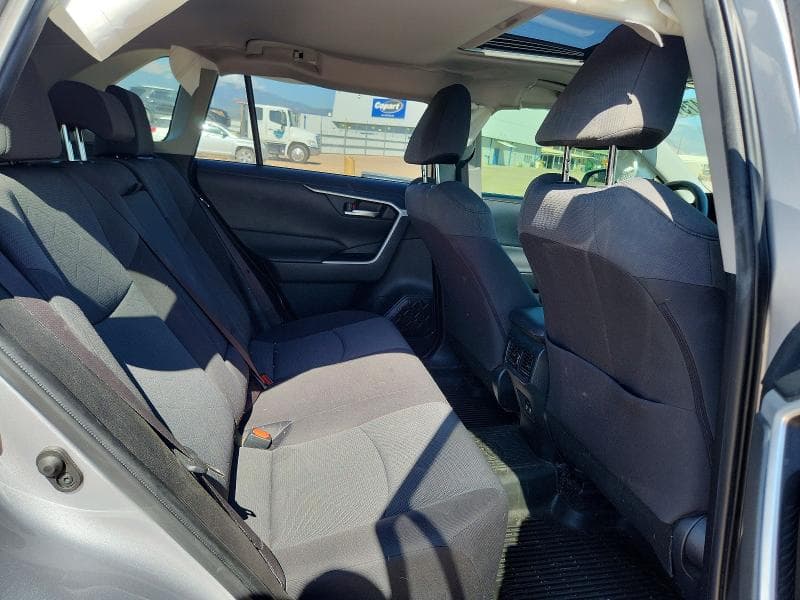 2019 TOYOTA RAV4 XLE 10
