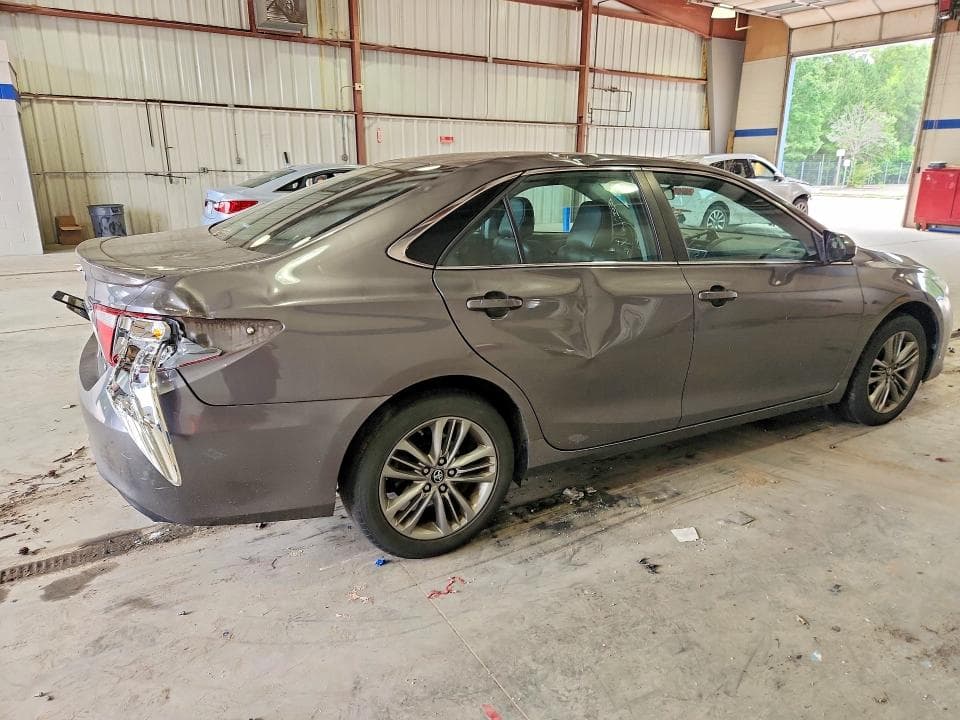 2017 TOYOTA CAMRY SE 3