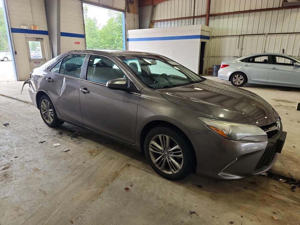 2017 TOYOTA CAMRY SE 4