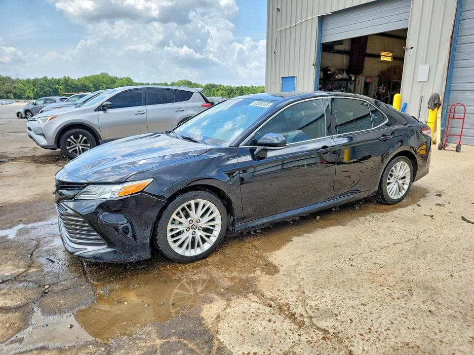 2018 TOYOTA CAMRY XLE - 1