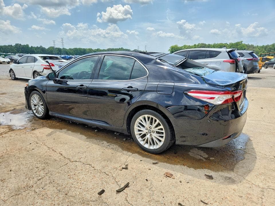 2018 TOYOTA CAMRY XLE 2