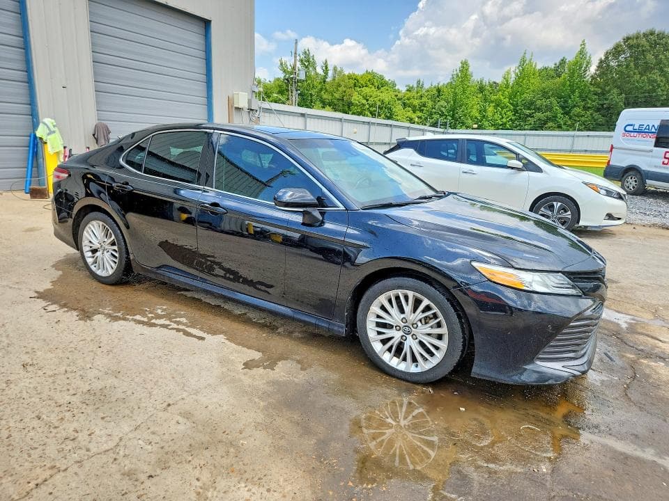 2018 TOYOTA CAMRY XLE 4