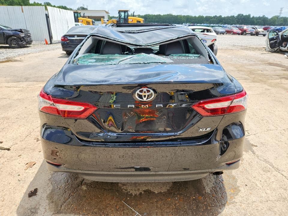 2018 TOYOTA CAMRY XLE 6