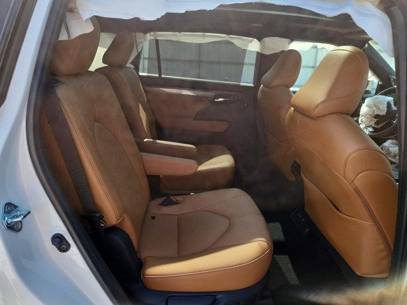 2025 TOYOTA HIGHLANDER PLATINUM 11
