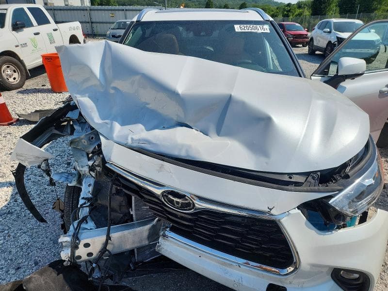 2025 TOYOTA HIGHLANDER PLATINUM 12