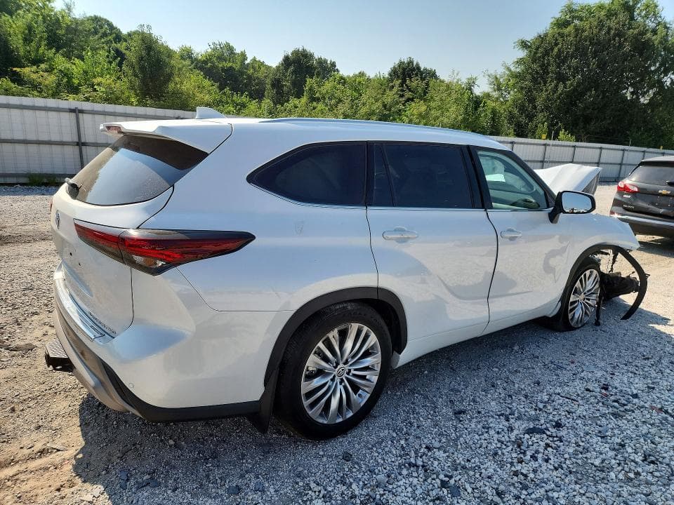 2025 TOYOTA HIGHLANDER PLATINUM 3
