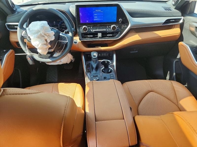 2025 TOYOTA HIGHLANDER PLATINUM 8