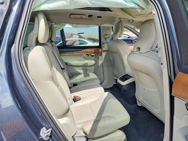 2022 VOLVO XC90 T5 MOMENTUM 11