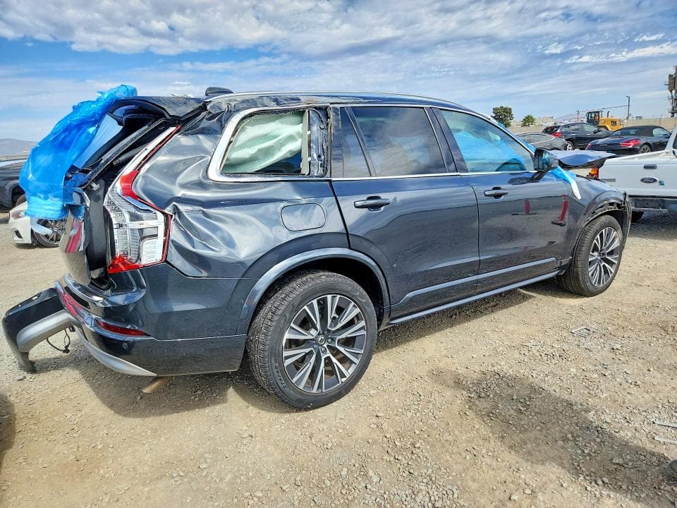 2022 VOLVO XC90 T5 MOMENTUM 3