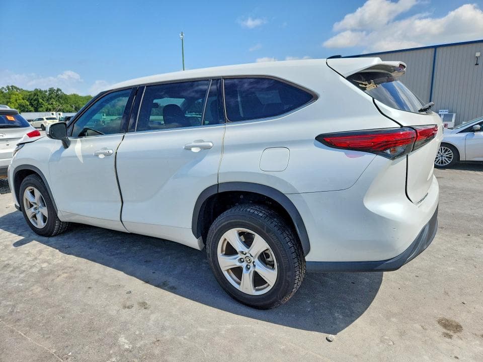 2022 TOYOTA HIGHLANDER LE 2