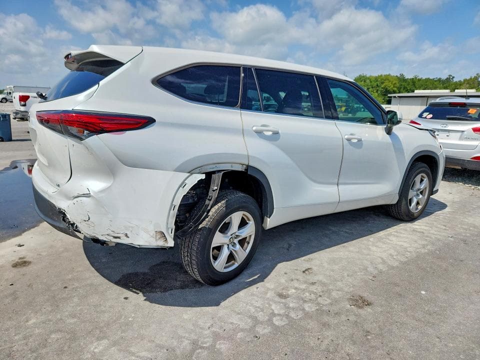 2022 TOYOTA HIGHLANDER LE 3