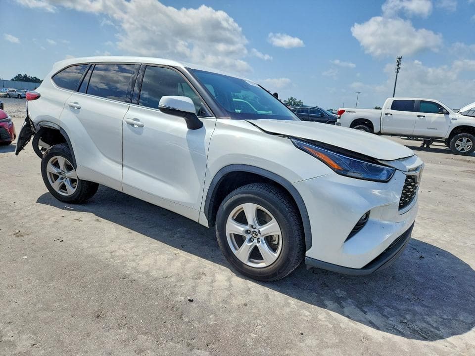 2022 TOYOTA HIGHLANDER LE 4
