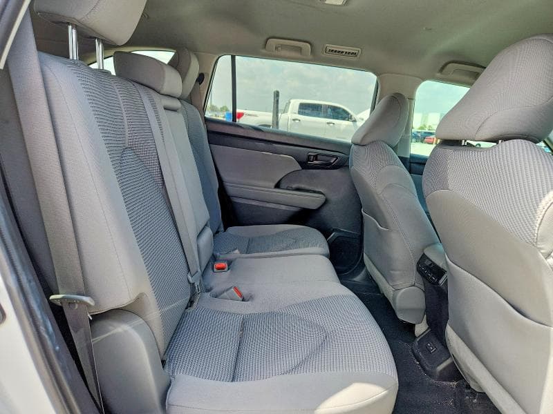 2022 TOYOTA HIGHLANDER LE 10