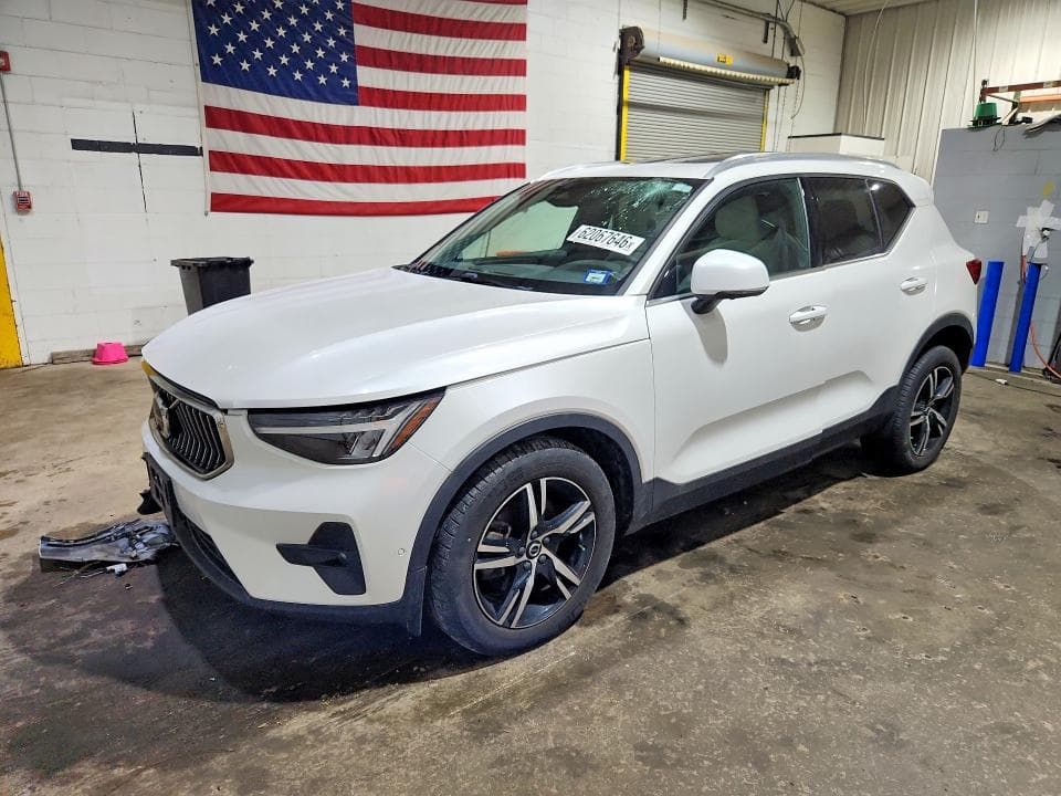 2023 VOLVO XC40 PLUS - 1