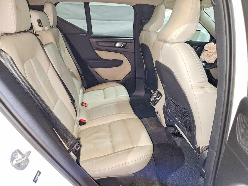 2023 VOLVO XC40 PLUS 11