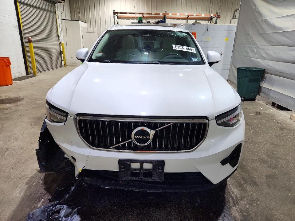2023 VOLVO XC40 PLUS 5