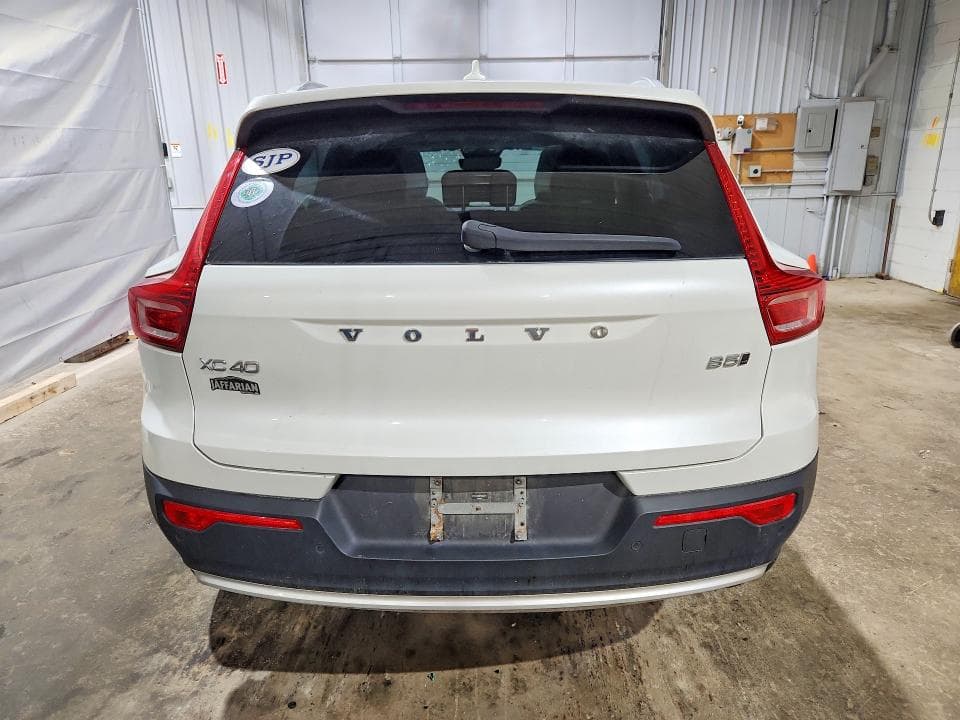 2023 VOLVO XC40 PLUS 6