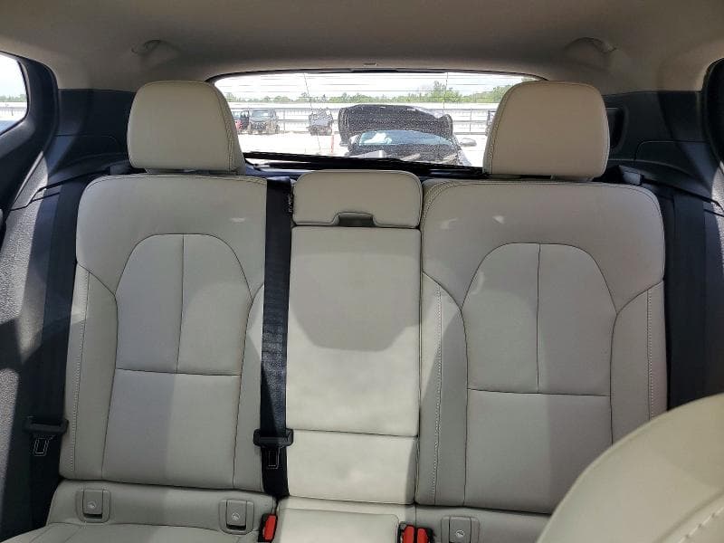 2026 VOLVO XC40 PLUS PLUS 11